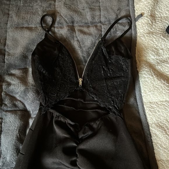 worn twice - Picture 2 of 2